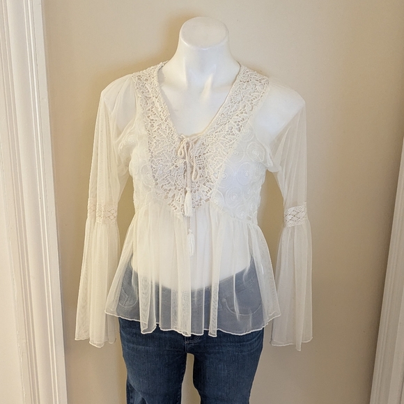 Forever 21 Tops - Forever 21 white sheer bell sleeve top size M